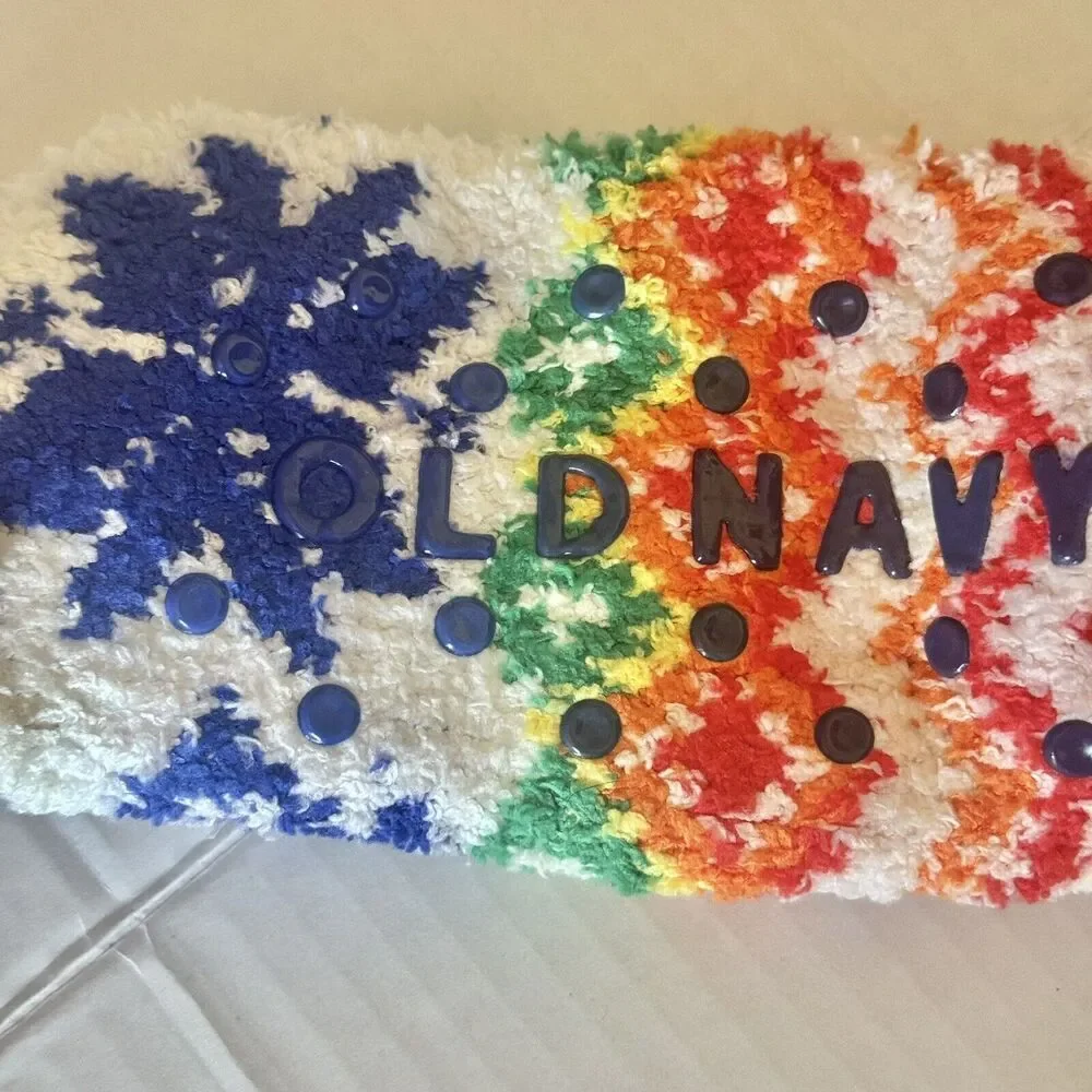 Old Navy Kids Unisex Cozy socks non slip one Size Christmas Holiday Soft